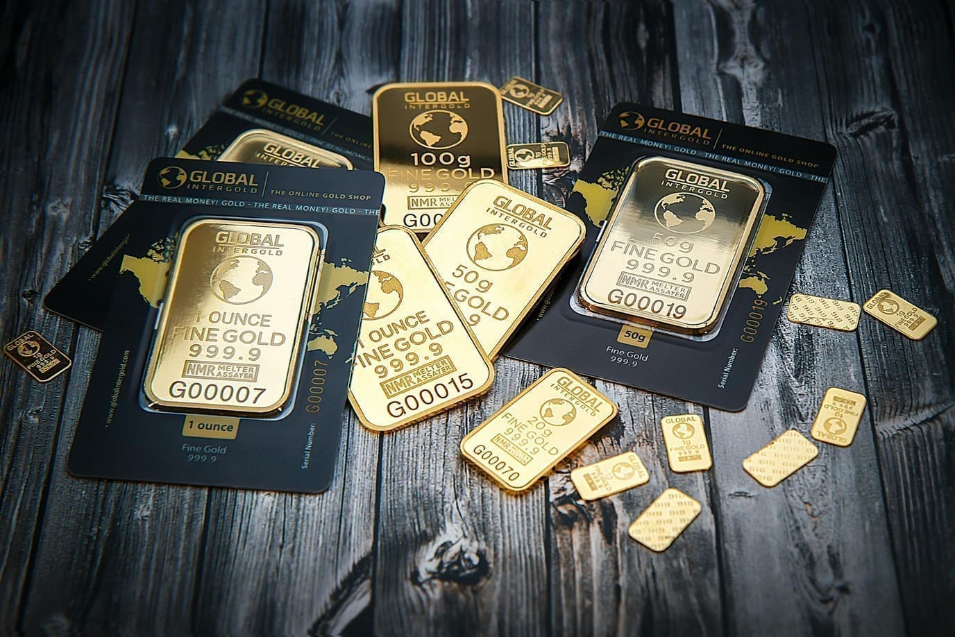 سبائك ذهب تعكس تداول المعدن قرب مستويات مرتفعة تاريخيًا